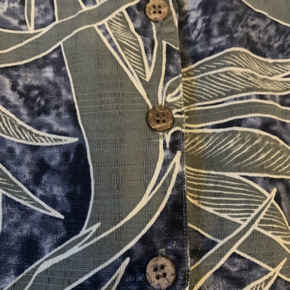 Vintage Tommy Bahama Hawaiian SS Button Up - Picture 8 of 8